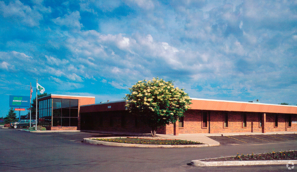 1600 E Madison Ave, Mankato, MN for lease - Primary Photo - Image 1 of 40