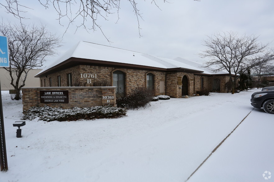 10761 S Saginaw St, Grand Blanc, MI for lease - Building Photo - Image 2 of 4