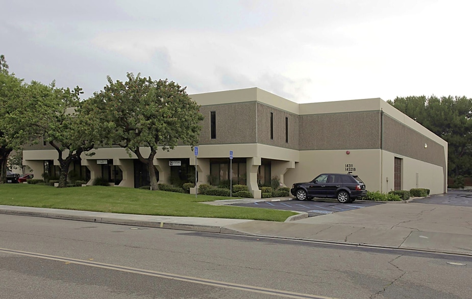 14311-14331 Chambers Rd, Tustin, CA for lease - Building Photo - Image 1 of 1