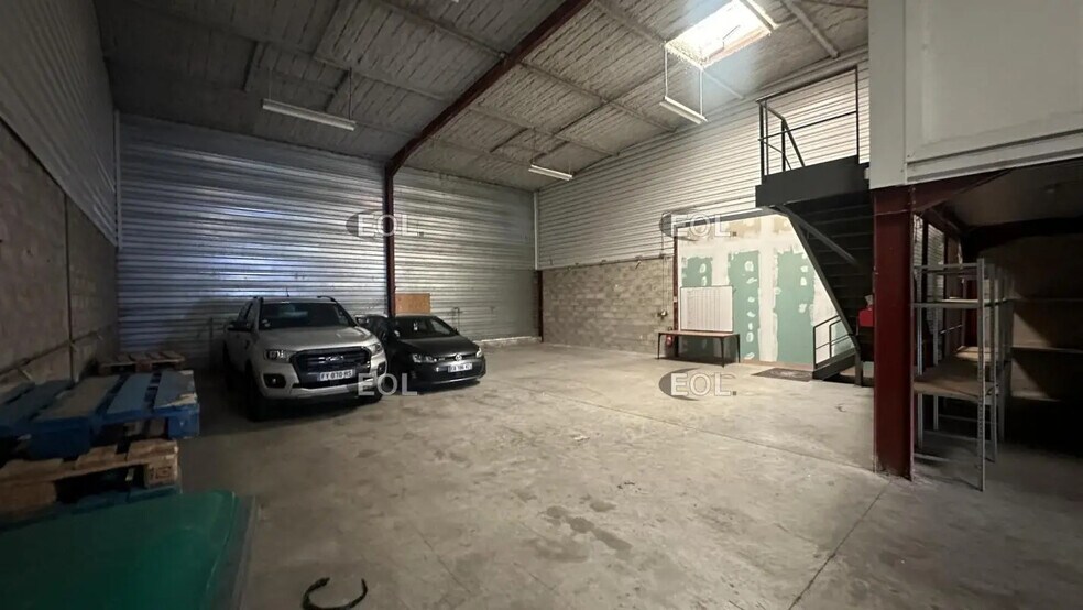 Flex in Brie-Comte-Robert for lease - Interior Photo - Image 2 of 6