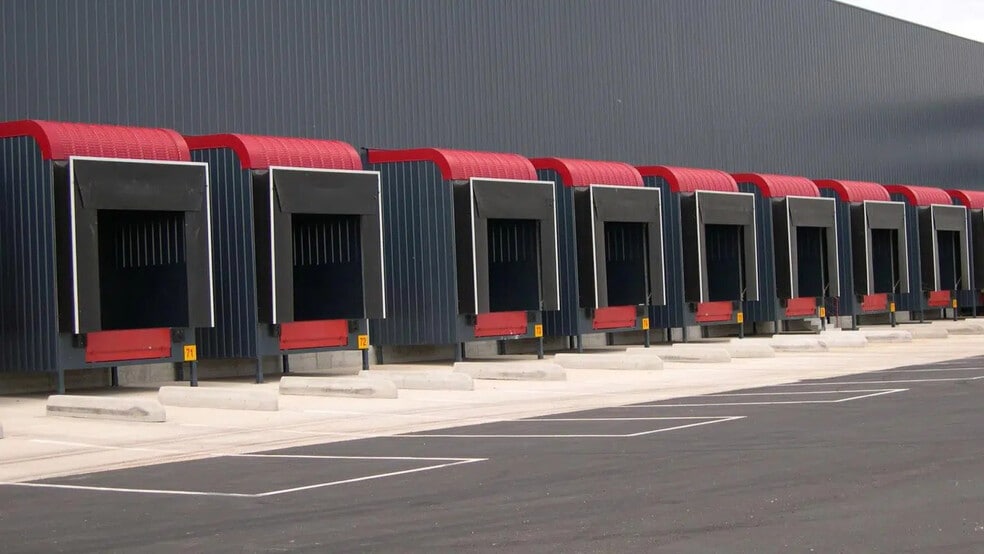 Val De Loire, Meung-sur-Loire for lease - Building Photo - Image 2 of 5