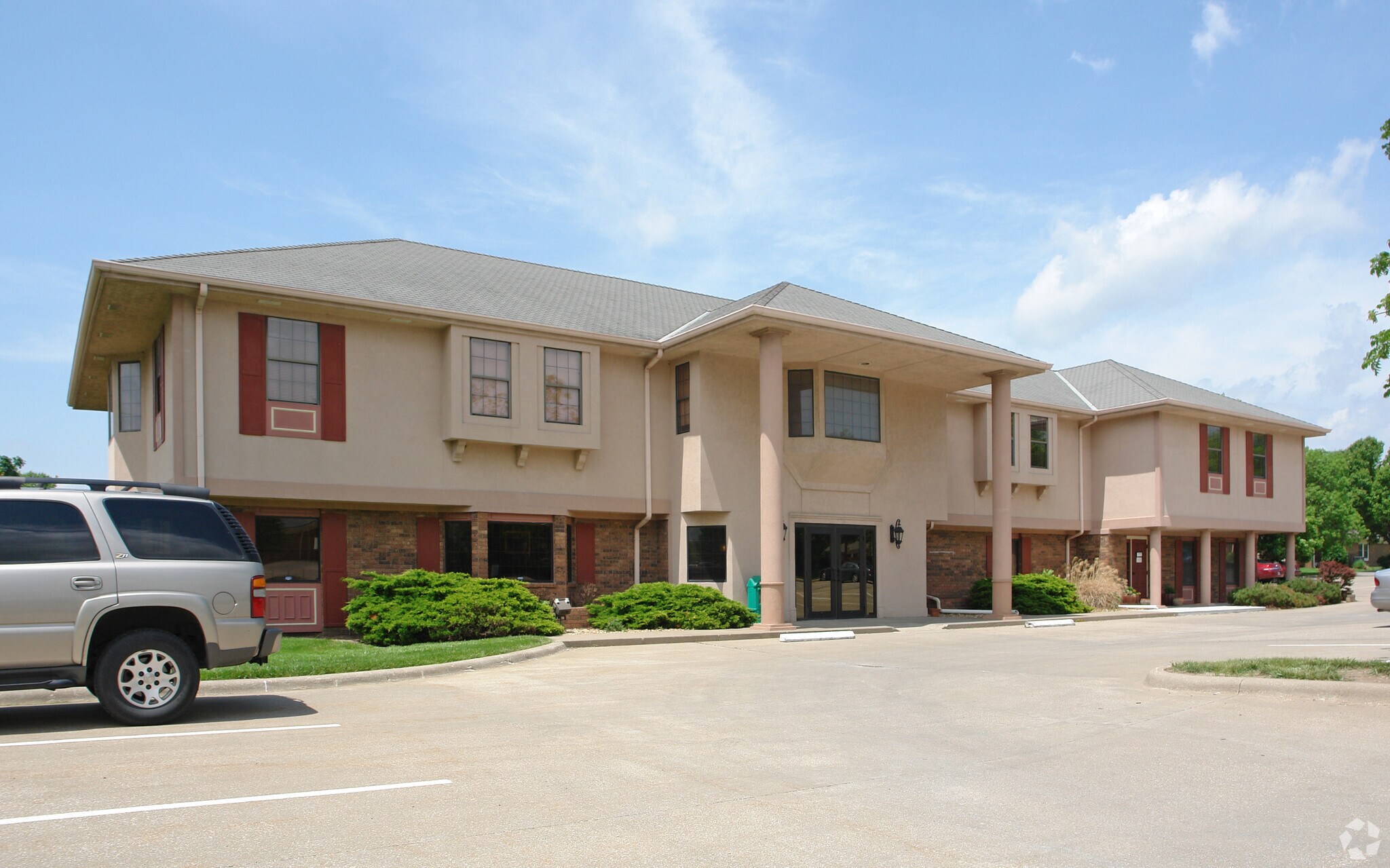 545 Columbia Dr, Lawrence, KS for sale Primary Photo- Image 1 of 1