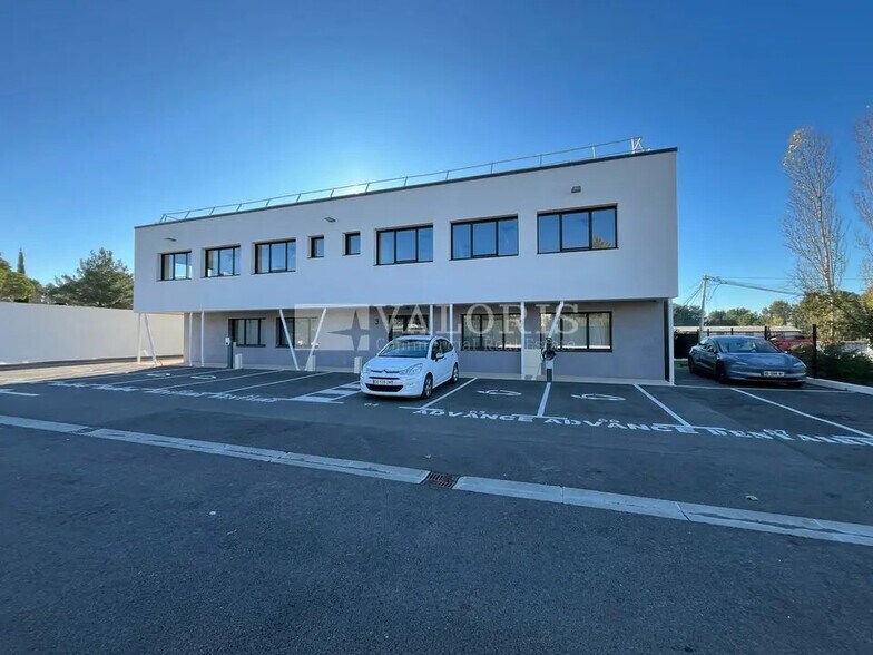 Retail in Éguilles for lease - Building Photo - Image 2 of 20