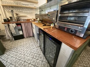 Retail in Barcelona, Barcelona for lease Interior Photo- Image 1 of 5