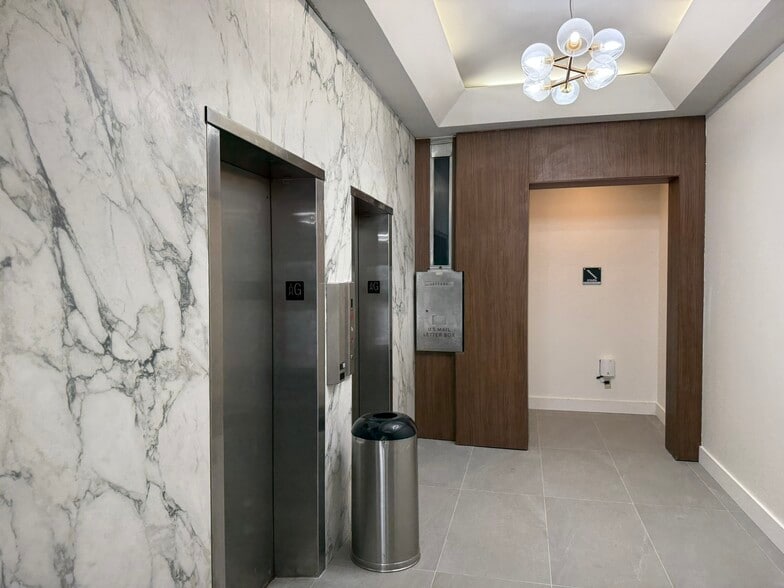 299 Alhambra Cir, Coral Gables, FL for lease - Building Photo - Image 2 of 9