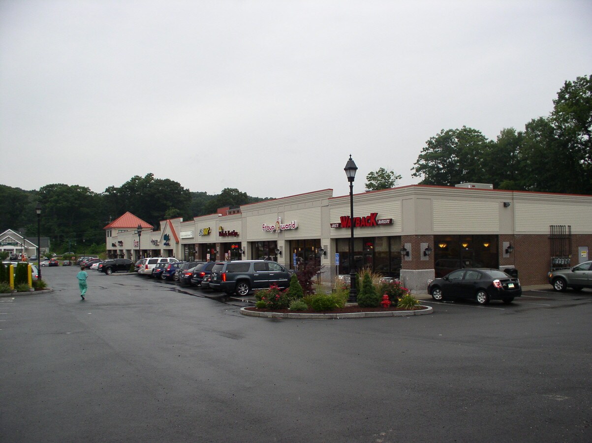 1249 W Main St, Waterbury, CT 06708