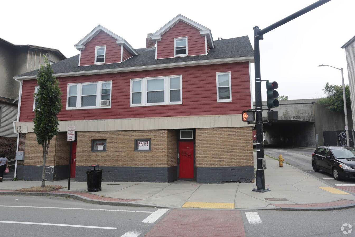 179 Millbury St, Worcester, MA 01610