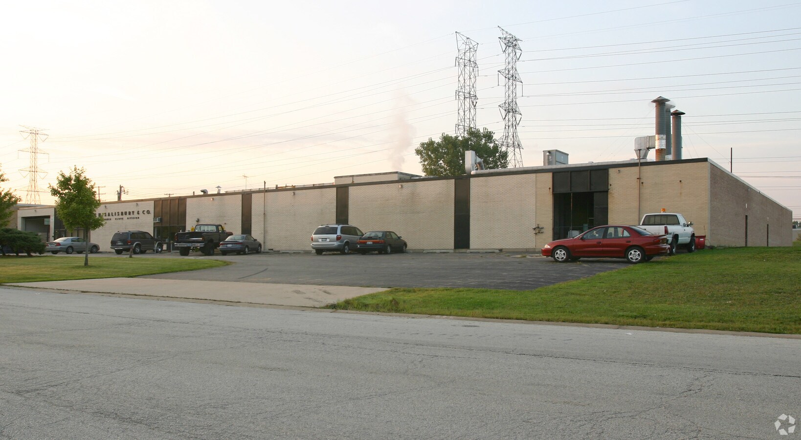 777 Factory Rd, Addison, IL 60101