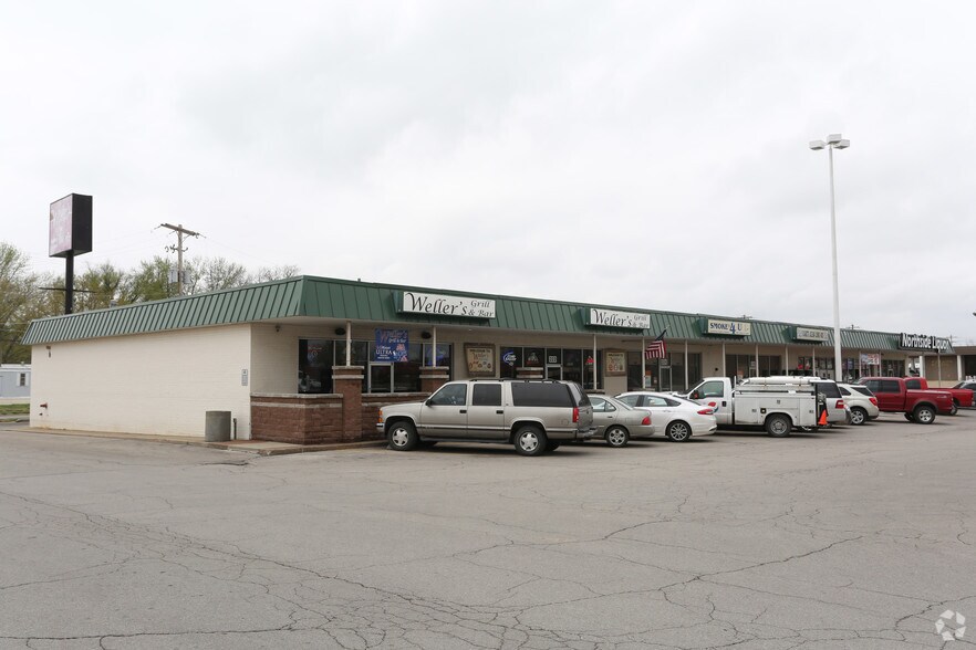 220-232 NW Independence Ave, Topeka, KS for sale - Primary Photo - Image 1 of 1