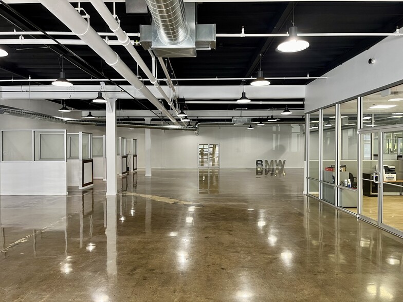 2201 Autobarn Pl, Evanston, IL for lease - Building Photo - Image 3 of 10