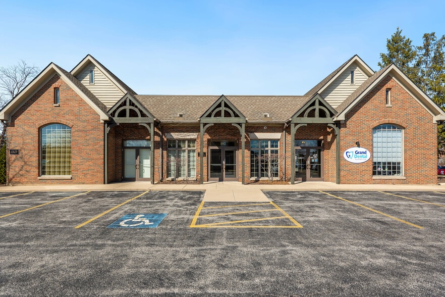 4425 Montgomery Rd, Naperville, IL for lease - Building Photo - Image 2 of 13