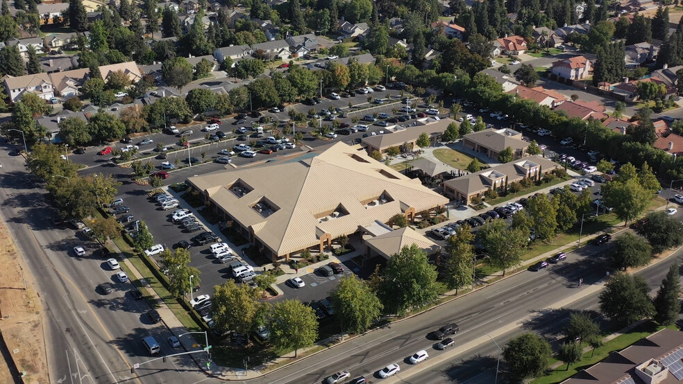 2044-2054 E Nees Ave, Fresno, CA for sale - Building Photo - Image 1 of 1