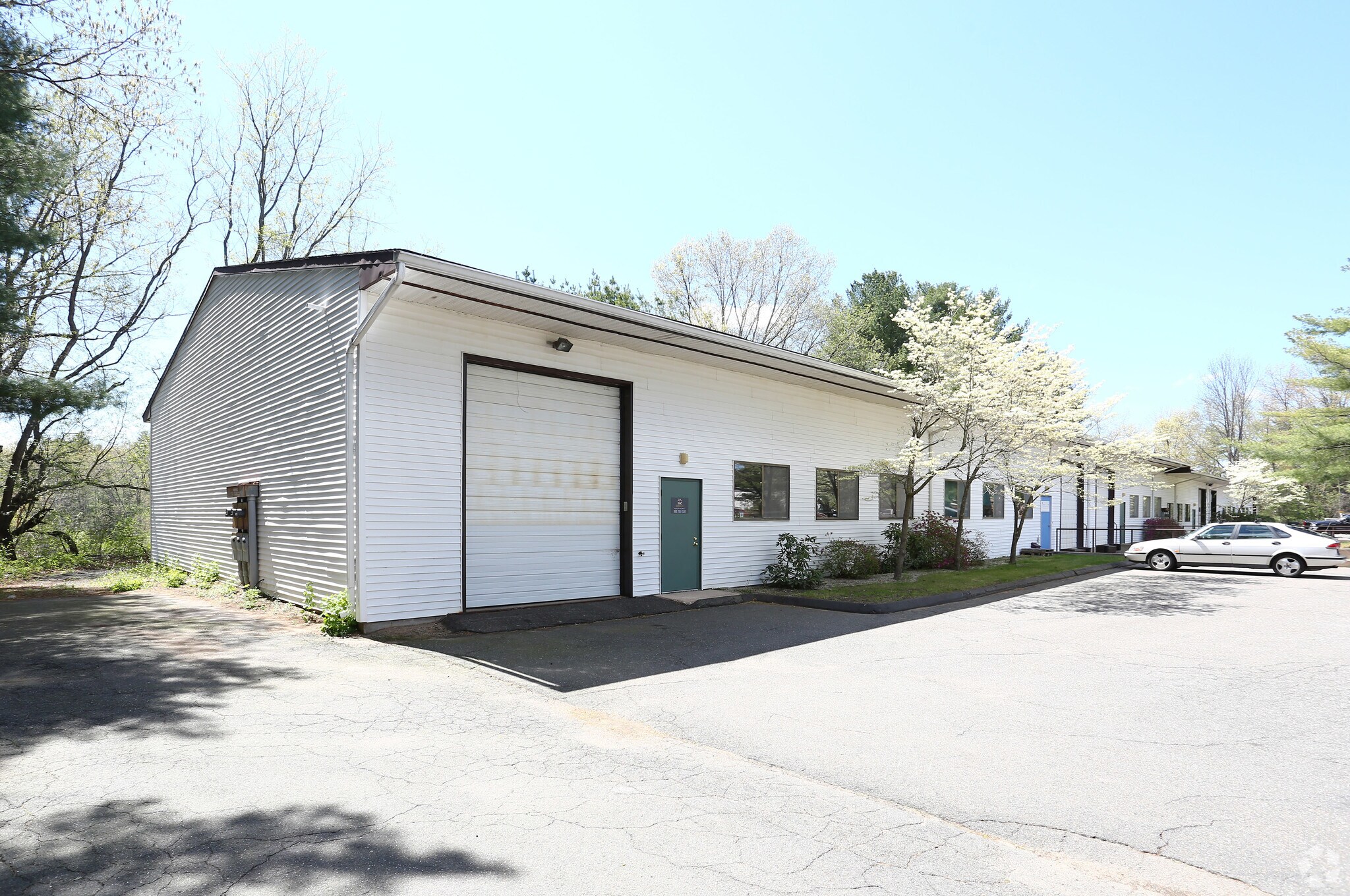 17 Herman Dr, Simsbury, CT for sale Primary Photo- Image 1 of 1