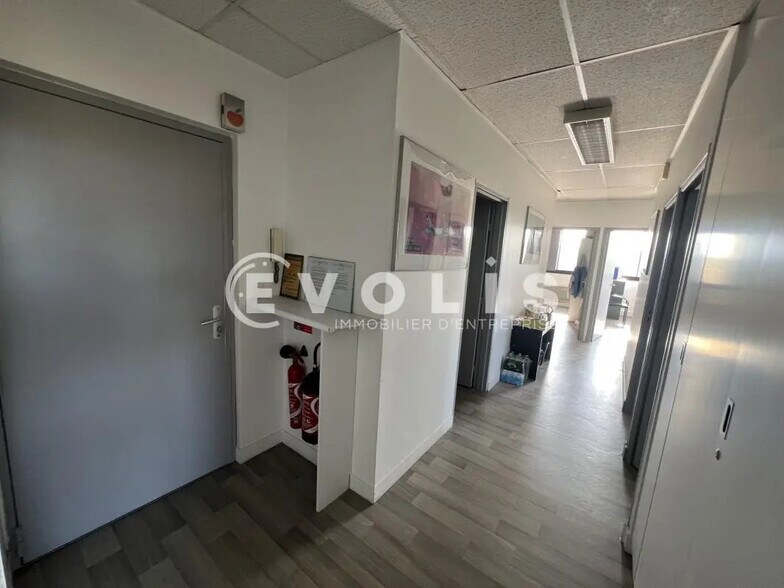 15 Rue De L'Universite, Noisy-le-Grand for lease - Interior Photo - Image 3 of 31
