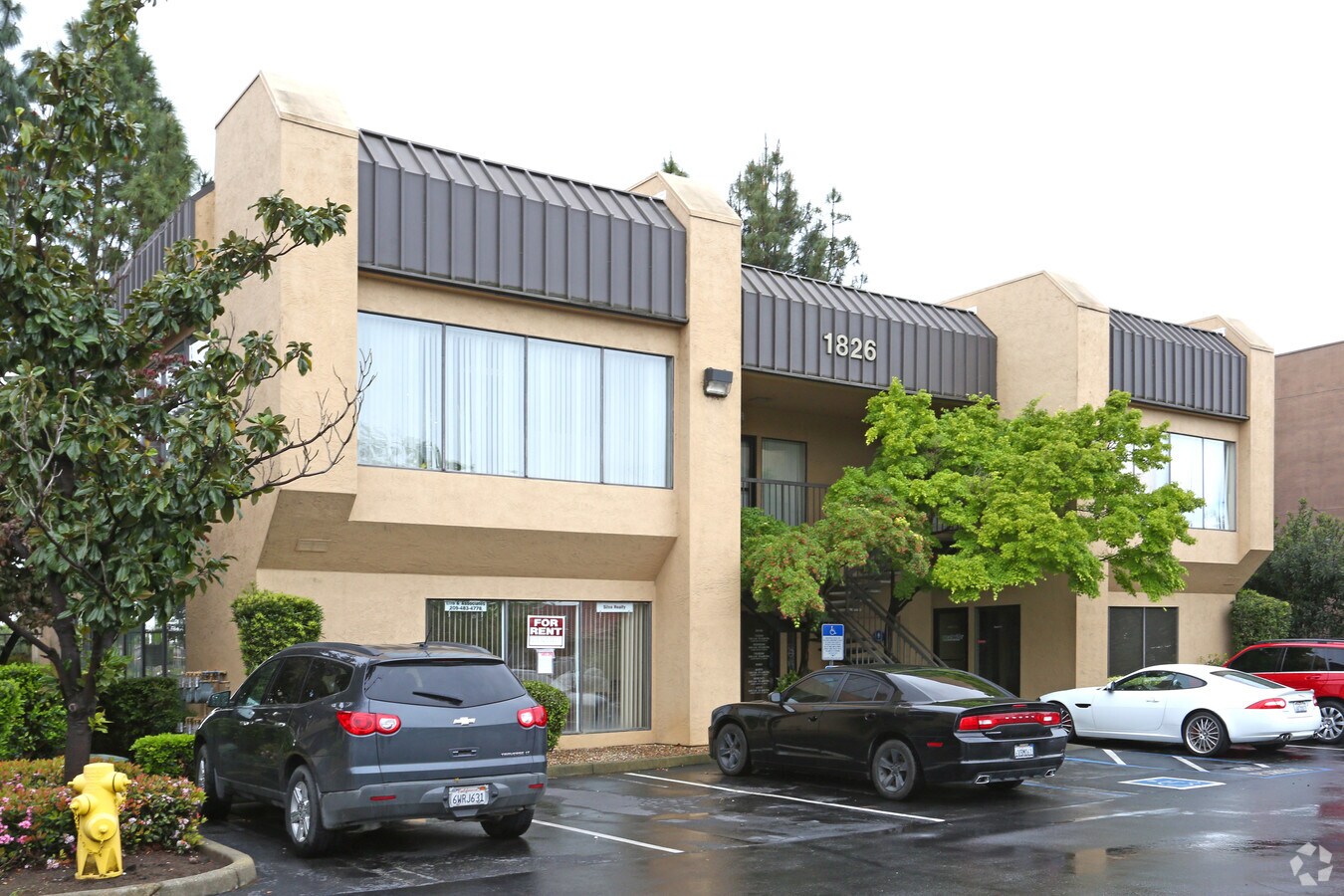 1826 W Kettleman Ln, Lodi, CA 95242