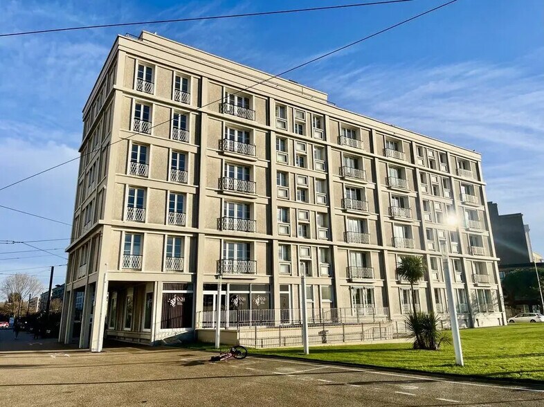 Office in Le Havre for lease - Building Photo - Image 1 of 5