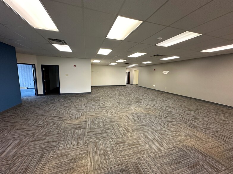 90 Goodway Dr, Rochester, NY for lease - Interior Photo - Image 2 of 7