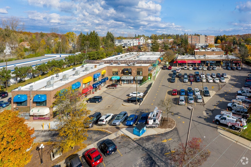 1703-1735 Plymouth Rd, Ann Arbor, MI for sale - Building Photo - Image 1 of 1