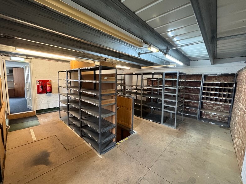 9-9A Edison Rd, Salisbury for lease - Building Photo - Image 3 of 5