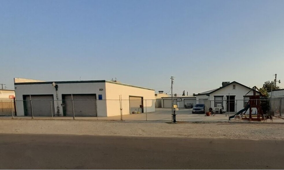 3531-3533 Brian Way, Bakersfield, CA for sale - Primary Photo - Image 1 of 25