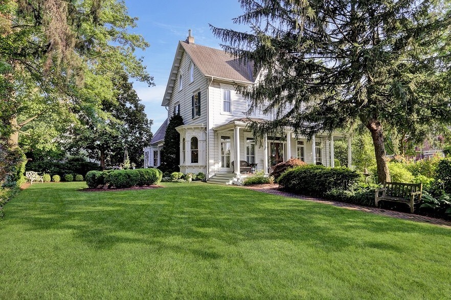 2 E Main St, Moorestown, NJ for sale - Building Photo - Image 1 of 1