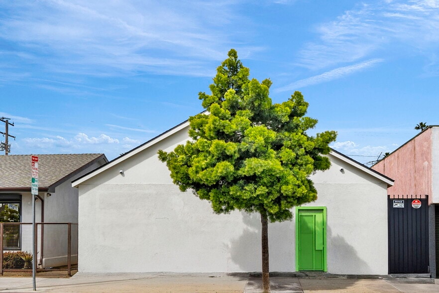 9611-9613 S Vermont Ave, Los Angeles, CA for sale - Building Photo - Image 3 of 12