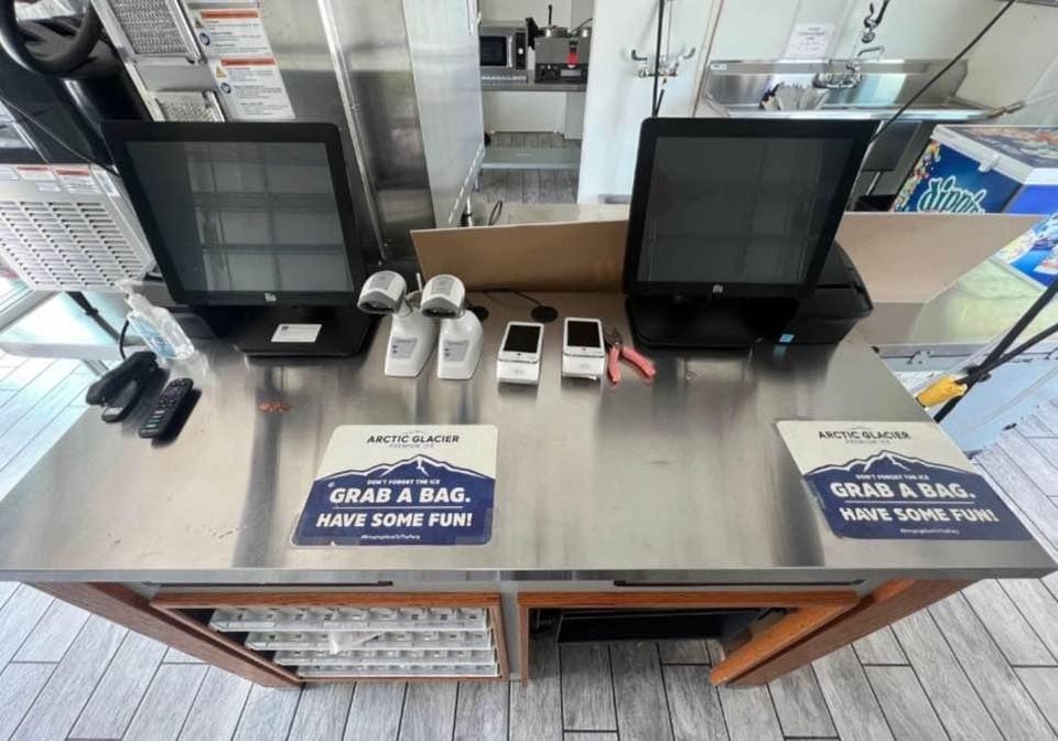 2350 N Jerusalem Ave, North Bellmore, NY for sale Interior Photo- Image 1 of 3