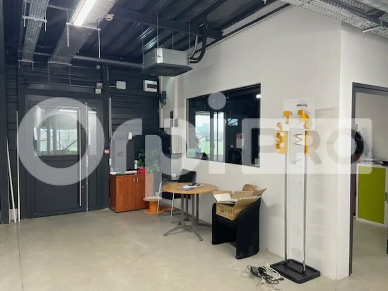 Flex in Bourg-en-Bresse for sale - Interior Photo - Image 2 of 8