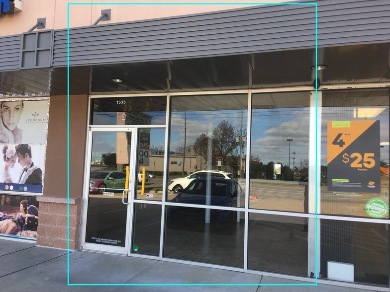 1535 Spring Cypress Rd, Spring, TX for lease - Building Photo - Image 3 of 3
