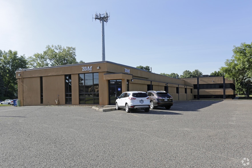 1710 Douglas Dr N, Golden Valley, MN for sale - Primary Photo - Image 1 of 22