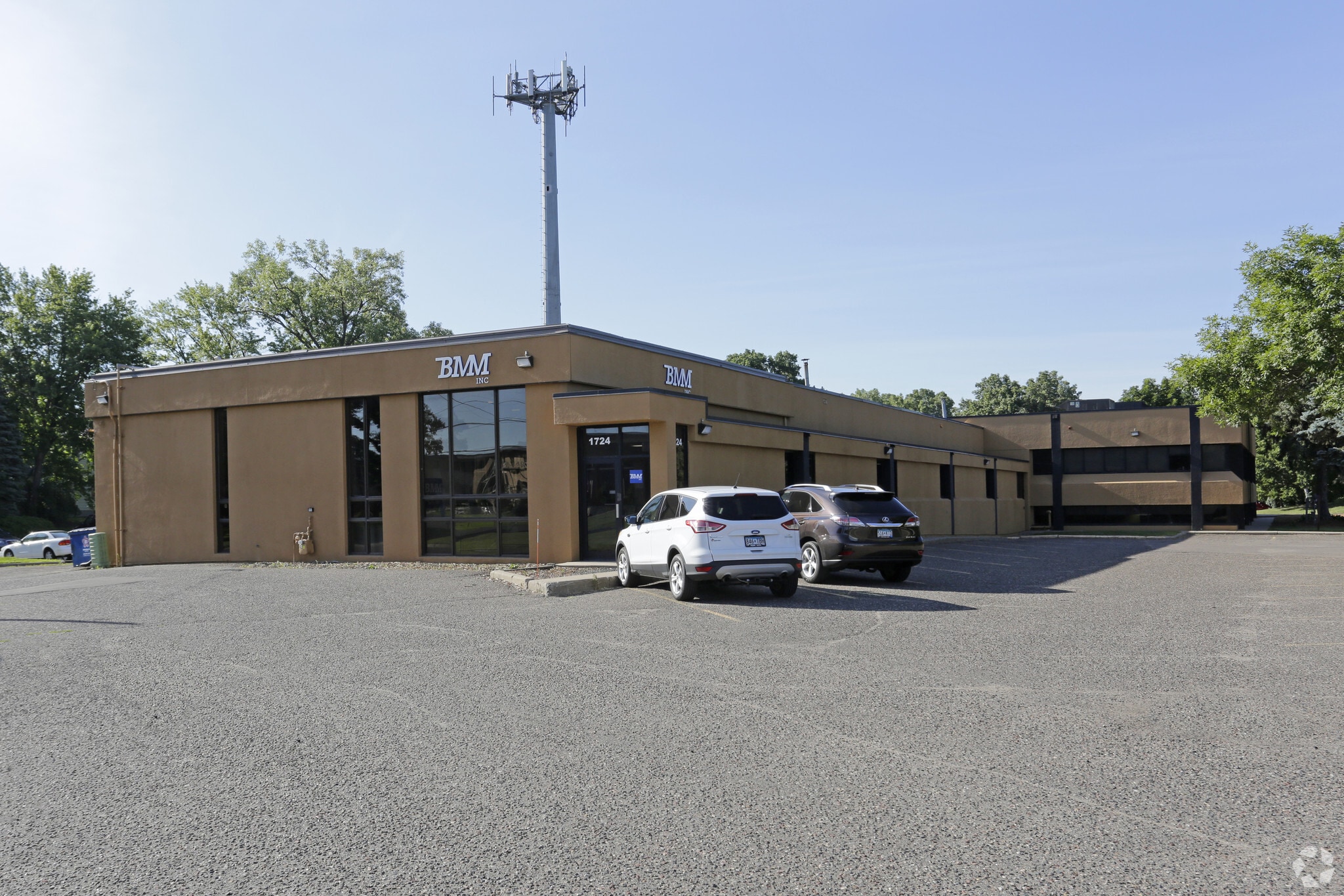 1710 Douglas Dr N, Golden Valley, MN for sale Primary Photo- Image 1 of 23