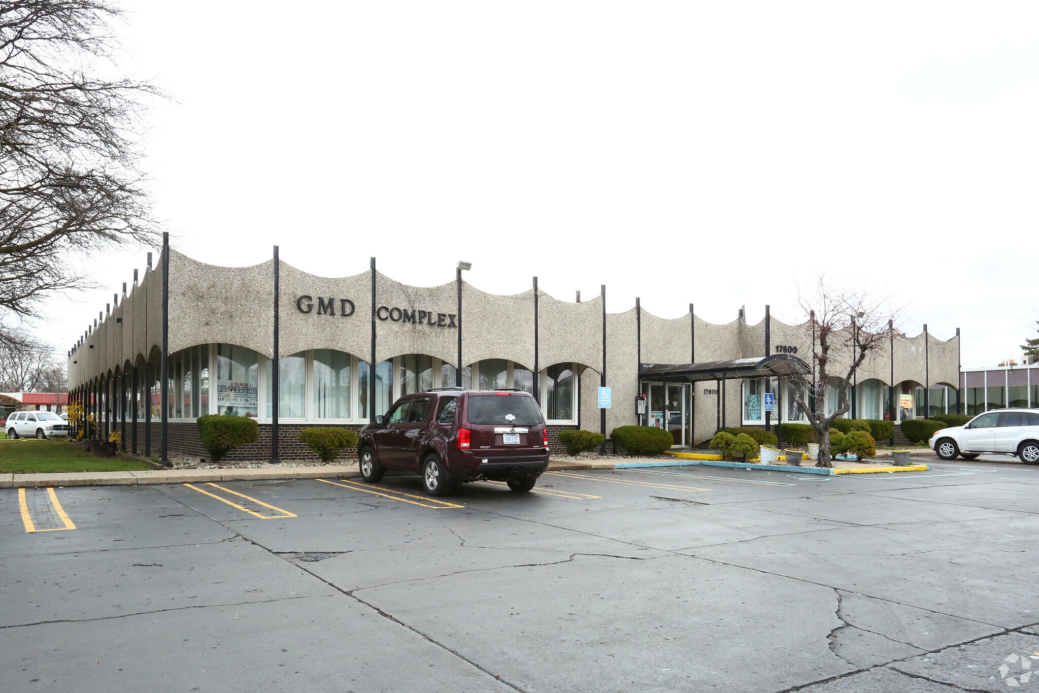 17600 W 8 Mile Rd, Southfield, MI for sale Primary Photo- Image 1 of 1