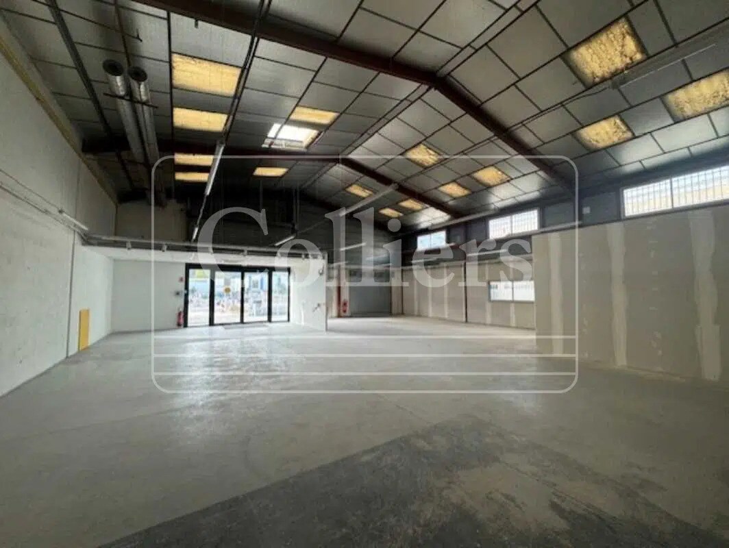 Flex in Aubagne for lease Interior Photo- Image 1 of 7