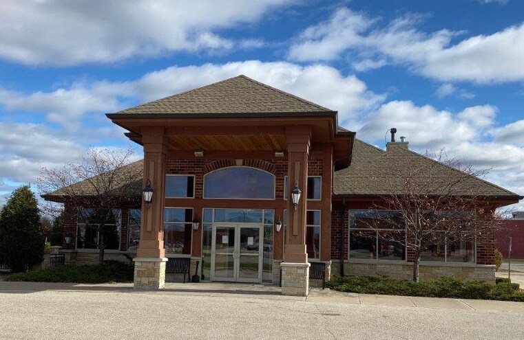 N140 Eisenhower Dr, Appleton, WI for sale - Building Photo - Image 1 of 1