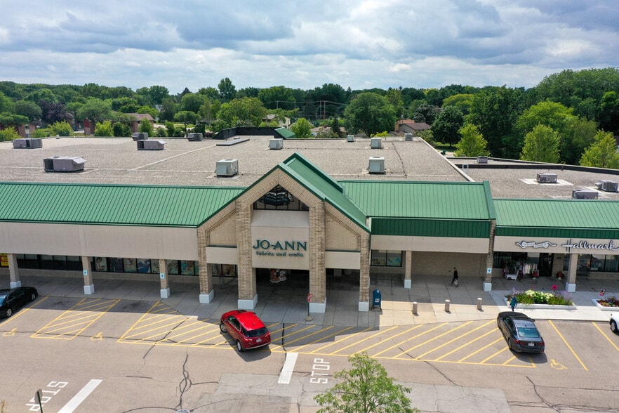 N78W14501-N78W14597 Appleton Ave, Menomonee Falls, WI for lease - Building Photo - Image 1 of 3