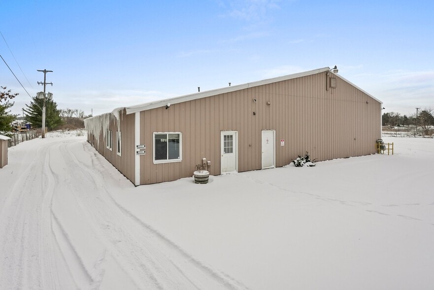 402 Huron St, Grayling, MI for sale - Building Photo - Image 3 of 23