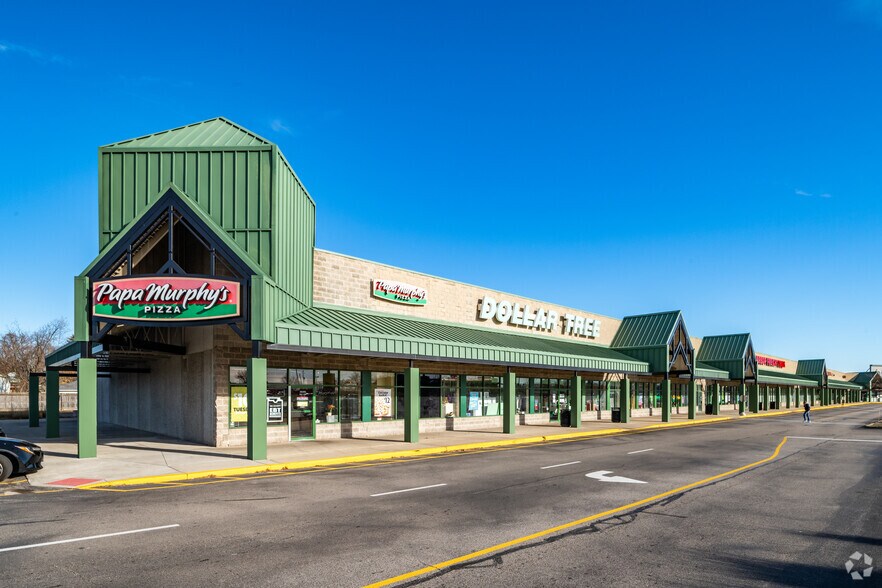 4698 S Whitnall Ave, Saint Francis, WI 53235