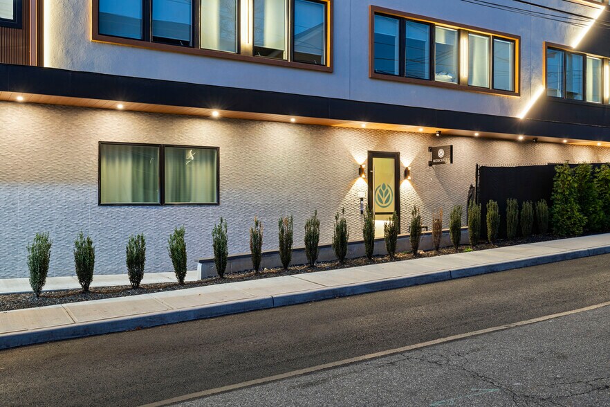 13 Grove St, Spring Valley, NY for lease - Building Photo - Image 2 of 18