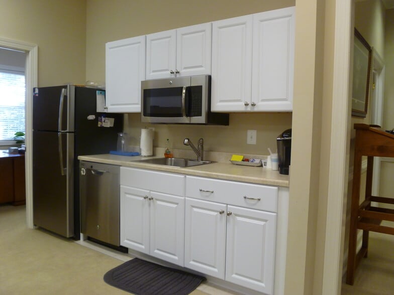 4000-4008 Genesee Pl, Woodbridge, VA for lease - Interior Photo - Image 3 of 10