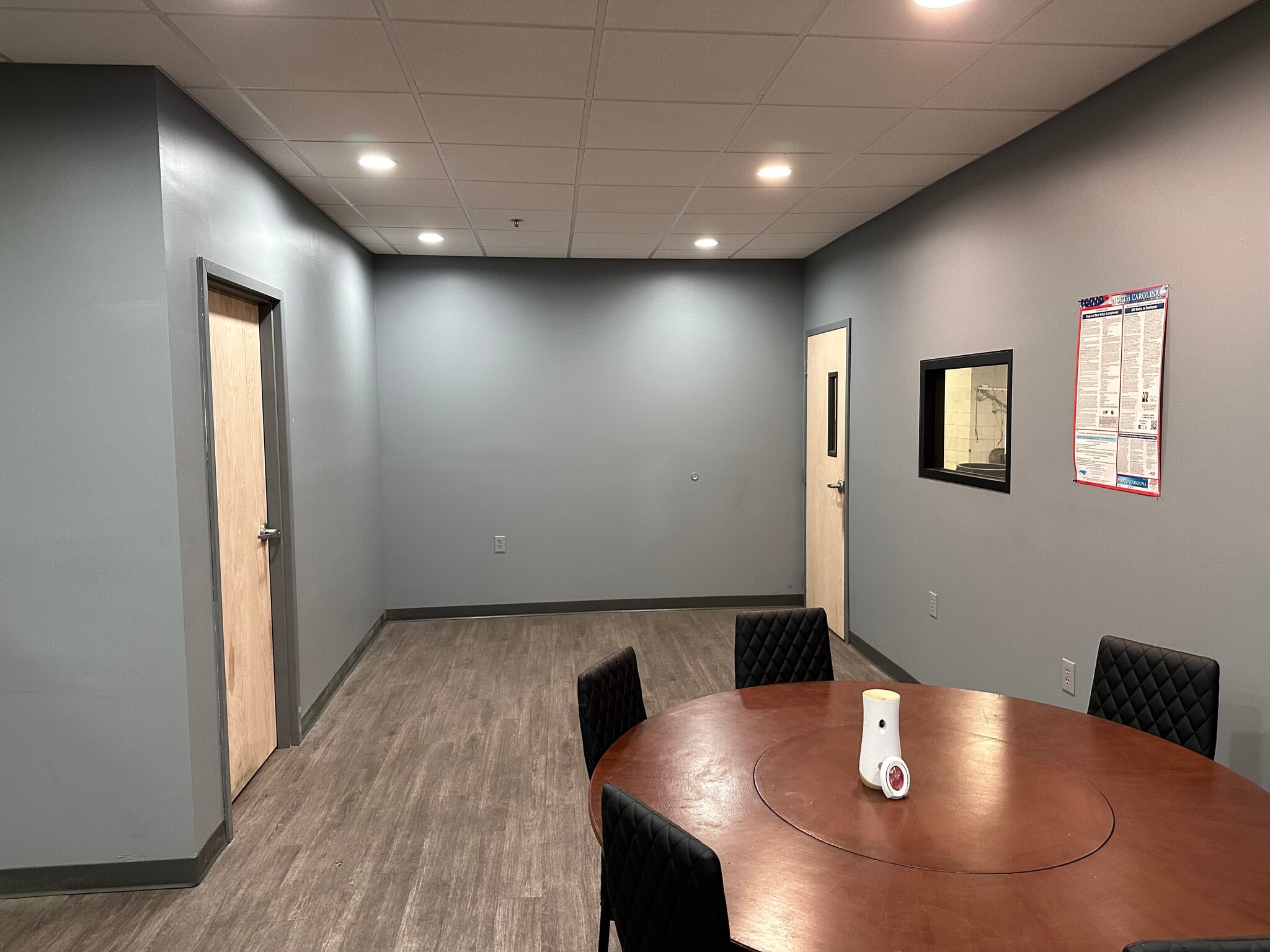 112-118 Jones St, Fuquay Varina, NC for lease Interior Photo- Image 1 of 7