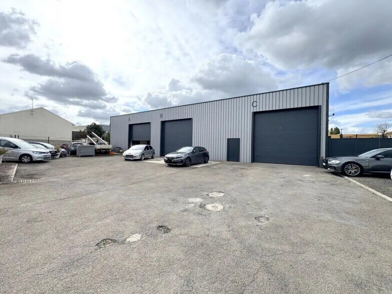 Flex in Conflans-Sainte-Honorine for lease - Building Photo - Image 1 of 13