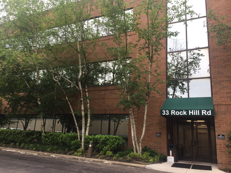 33 Rock Hill Rd, Bala Cynwyd, PA for lease - Building Photo - Image 2 of 17