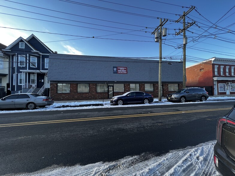 215 Market St, Perth Amboy, NJ for lease - Building Photo - Image 2 of 14