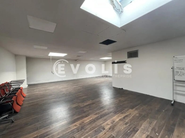 Office in Neuilly-sur-Marne for lease - Interior Photo - Image 2 of 13