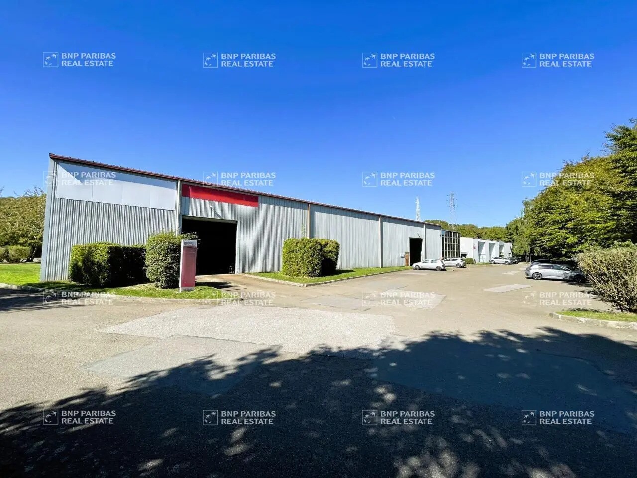 Flex in Trappes for lease Building Photo- Image 1 of 25