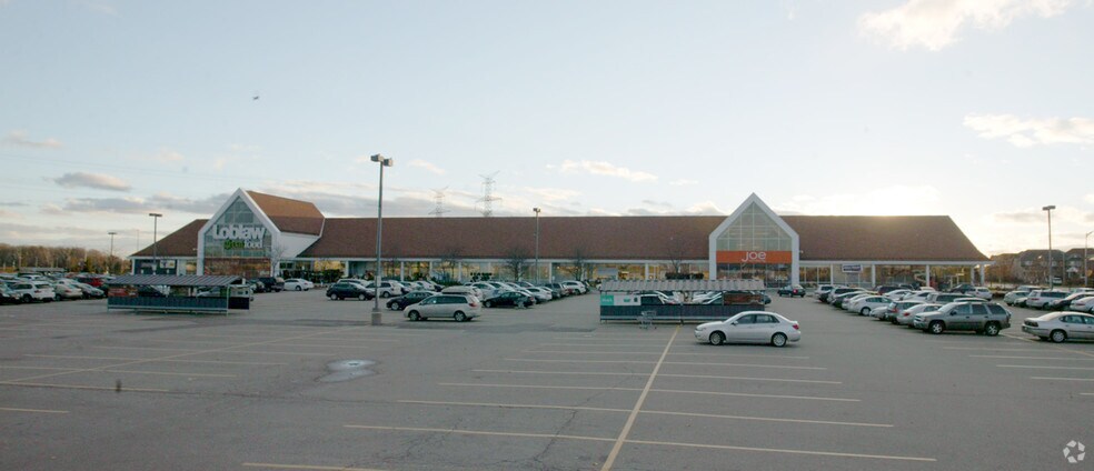 301 High Tech Rd, Richmond Hill, ON for lease - Primary Photo - Image 1 of 4