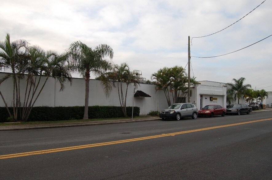 1304 Old Okeechobee Rd, West Palm Beach, FL for lease - Primary Photo - Image 1 of 5