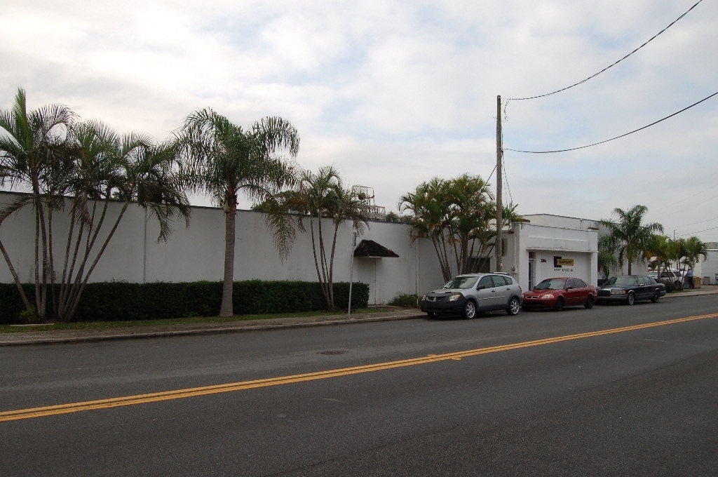 1304 Old Okeechobee Rd, West Palm Beach, FL for lease Primary Photo- Image 1 of 6