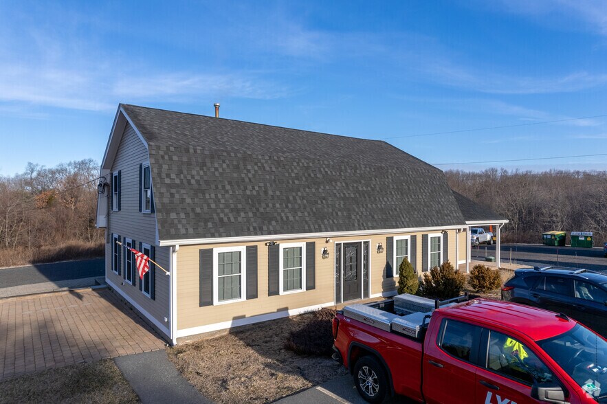 650 Eddie Dowling Hwy, North Smithfield, RI for sale - Primary Photo - Image 1 of 1