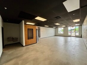 644 Migaldi Ln, Lansing, MI for lease Interior Photo- Image 2 of 4